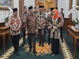 Kunjungan Presiden PKS ke Jatim : Bahas Kolaborasi dengan Gubernur Khofifah, Dapat Pujian dari Eri Cahyadi