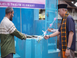 XLSMART Wujudkan Kepedulian Sosial, Bangun Sarana Air Bersih di NTT dan Masjid di Jawa Barat