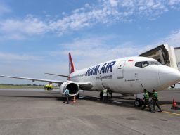 Pesawat Nam Air berada di Bandara Juanda untu persiapan terbang rute penerbangan baru Surabaya-Tambolaka.