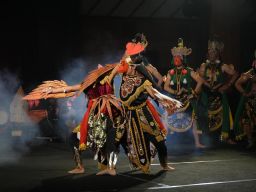Pentas seni budaya ini digelar oleh Dinas Kebudayaan dan Pariwisata (Disbudpar) Jawa Timur bersama Sanggar Asmorobangun