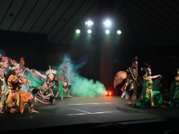 Pertunjukkan wayang topeng Panji itu merupakan lanjutan dari pementasan sebelumnya di Gedung Cak Durasim Taman Budaya Jawa Timur pada 7 Maret 2025 lalu