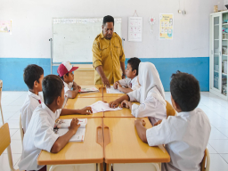 Raco, Sang Guru dan Ranger yang Menjaga Pelita Harapan di Pulau Komodo