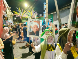 800 Pelajar dan warga Antusias Rayakan Idul Adha dengan Festival Takbir Keliling Yang Digelar IPPNU Rungkut Tengah
