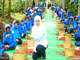 Gubernur Khofifah Optimis Pemprov Jatim Bisa Memenuhi Permintaan Pasar Ekspor Melalui Communal Branding