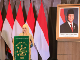 Pulang Ibadah Haji, Gubernur Khofifah Langsung Tancap Gas Hadiri Kick Off Pelatihan Paralegal Muslimat NU