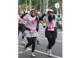 Momen-momen seru para pelari pun diabadikan oleh fotografer yang ditempatkan di sepanjang jalur.