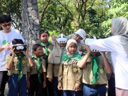 Aplikasi besutan UM Surabaya meluncurkan ini bertujuan untuk menanamkan wawasan adil gender dan kesadaran ekologi pada anak-anak melalui pendekatan pembelajaran yang interaktif dan menyenangkan.