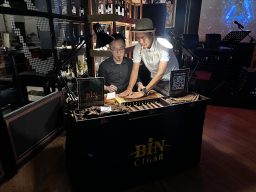 Ketika Wine, Cerutu, dan Musik Berpadu: Gaya Hidup Premium di Surabaya