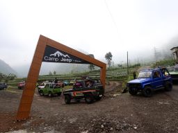 Rute Jeep Trip ini sangat populer di kalangan wisatawan yang ingin piknik sekaligus berwisata ke Dieng, Wonosobo.