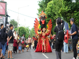 Banyuwangi Ethno Carnival 2025, Kokoon Hotel Banyuwangi Tampil Dengan Kostum Barong