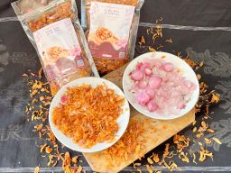 Kembangkan Potensi Desa, Mahasiswa KKN UTM Olah Bawang Merah Mentah Menjadi Bawang Goreng Siap Saji