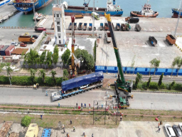 PTP Nonpetikemas Cabang Panjang Sukses Bongkar Lokomotif Impor dari Amerika Serikat