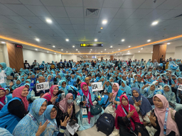Terbang Langsung dari Surabaya ke Jeddah, Samira Travel Berangkatkan 400 Jamaah Umrah Bareng 1 Pesawat