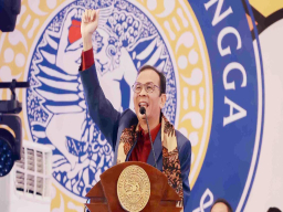 Tutup PKKMB, Rektor UNAIR Tekankan Mahasiswa Baru Tunjukkan Potensi Terbaik