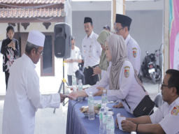 Bupati Fawait Wujudkan Janji Salurkan 22.000 Honorarium Guru Ngaji