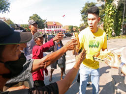 Koko Kecap Borong Dagangan Asongan di Taman Apsari, Imbau Aksi Damai Pasca Insiden Grahadi