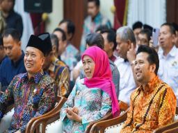 Gubernur Khofifah Bersama Menkop Ferry Juliantono Dorong Sinergi Pemerintah dengan Dekopin