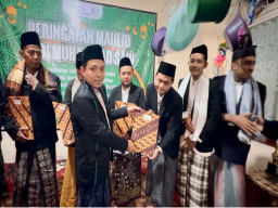 MUI Sukolilo Gelar Wisuda Kursus Dakwah Rahmatan Lil Alamin dan Santunan 100 Anak Yatim Dhuafa di Momen Maulid Nabi