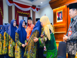 Optimis Jatim Kembali Juara Umum, Gubernur Khofifah Lepas Kafilah Jatim STQH Nasional XXVIII