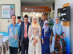 Hadiri Pelantikan Rektor UNUSA 2025-2030, Gubernur Khofifah Ajak Perkuat Peran Perguruan Tinggi