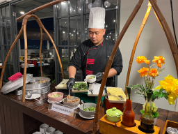 Pasar Langit Angkringan Senja, Sensasi Ngangkring Naik Kelas di Rooftop Luminor Hotel Sidoarjo