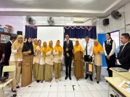 Hotel Santika Pandegiling Surabaya Apresiasi Guru SLB lewat Aksi “Santika Pandegiling Mengajar” Hari Guru Nasional 2025