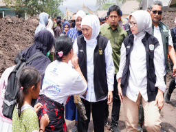 Gubernur Khofifah Turun Langsung Memimpin Penanganan Dampak Awan Panas Guguran Gunung Api Semeru
