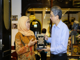 Gubernur Khofifah Bersama Plt. Menteri Urusan Muslim Bahas Rencana Singapura Dirikan Moslem College