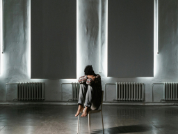 Fenomena Psikologi "Trust Issue", Ketika Rasa Percaya Menjadi Barang Mahal di Era Media Sosial