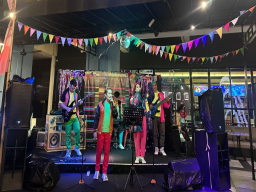 Semarak Akhir Tahun 2025 di ARTOTEL TS Suites Surabaya Tawarkan Budaya Nusantara dan Hiburan Era 80-an