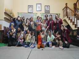 Kakak Baru di Santa Beatrix: Mahasiswa Ciputra Ceriakan Anak Panti Asuhan Tropodo