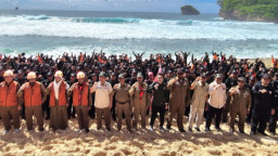 Presiden PKS Almuzammil Yusuf Launching Satgas Bencana, PKS Jatim Kirim 12 Relawan Terampil ke Aceh Tamiang