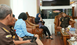 Kajati Jatim Agus Sahat Ajak Senator Lia Istifhama Kolaborasi Penyuluhan Hukum untuk Gen Z