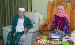 Gubernur Khofifah Hadiri Haul dan Harlah Ponpes Progresif Bumi Sholawat