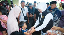 Gubernur Khofifah Gelar Pasar Murah ke-23 di Singosari Malang, Upaya Nyata Stabilkan Harga Kebutuhan Pokok Ramadan