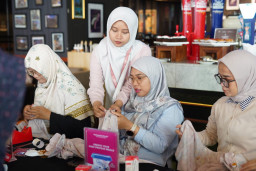 Kreasi Hijab Jadi Bucket, ARTOTEL TS Suites Surabaya Hadirkan Workshop Unik Sambut Ramadan