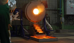 EMAS Merdeka Gold Mulai Pengiriman Perdana Dore untuk Pemurnian di Antam