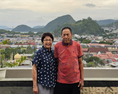 Mengenal Wiwik Tedja Budiono, Istri yang Teguh dalam Menjaga Keluarga di Tengah Ujian