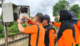 Tingkatkan Kesiapsiagaan Saat Cuaca Ekstrem, Tim BPBD Jatim Chek Kondisi Early Warning System Se-Jatim