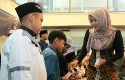 Ning Lia Bersama Ormas Madura Nusantara Tebar Kepedulian di Bulan Ramadan, Santuni Puluhan Anak Yatim