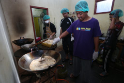 Produksi 15.700 Paket Nasi Berkah Ramadan, Anak Autisme di Malang Belajar Mandiri Lewat Aksi Sosial