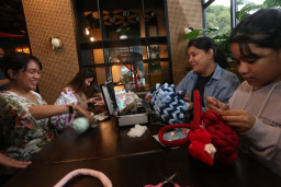 Ngabuburit Bareng, RLD Berkolaborasi dengan EXCOTEL Surabaya Gelar Chunky Bag Workshop Bagi Pelaku UMKM 