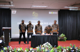 Menaker Yassierli Hadiri Penandatanganan PKB XVI Bridgestone Indonesia, Soroti Hubungan Industrial Transformatif
