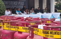 Polda Jatim Bongkar Praktik Ilegal BBM dan Elpiji Subsidi Rp7,5 Miliar, 79 Pelaku Diamankan