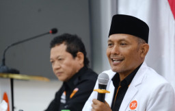 PKS Jatim Beri Beasiswa Kader Jadi Advokat