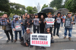 Jurnalis Indonesia Ditahan Israel, Komunitas Pers Surabaya Gelar Aksi Solidaritas
