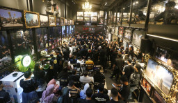 Sentuhan Magis Ahmad Dhani di MERR Surabaya: Kopi, Memori, dan Militansi Baladewa