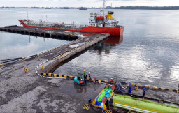 Pelabuhan Bengkulu Kini Pakai Drop Tank, Bongkar Muat PFAD Lebih Cepat