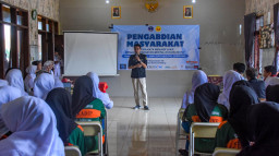 Cyberbullying Marak, Stikes Maharani Edukasi Pelajar di Malang