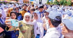 Gubernur Khofifah Resmikan Graha Nusantara SMAN 2 Surabaya, Apresiasi Gotong Royong Alumni